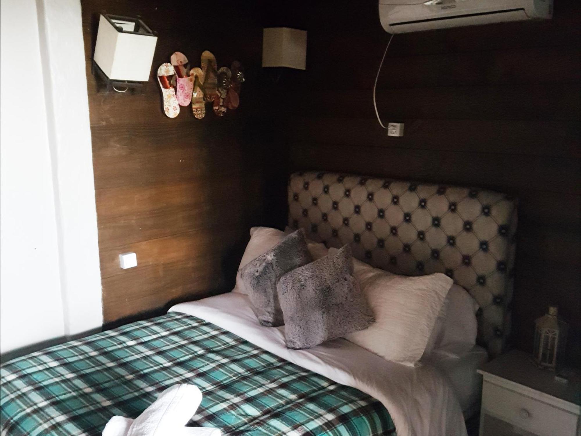 Hostel Explorer *